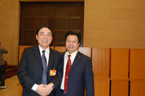 与南京大学校长陈骏合影